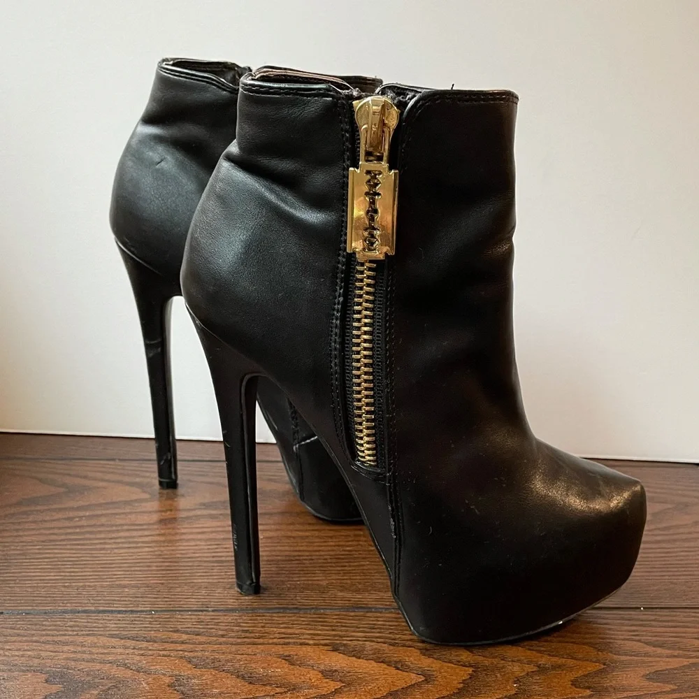 Women’s Booties - Picture 4 of 4